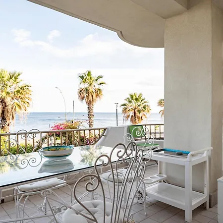 Apartman Guesthost - Casa Giovanna Lungomare Sea View SantʼAlessio Siculo