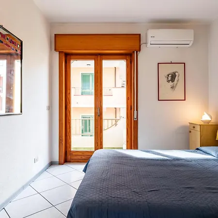 Guesthost - Casa Giovanna Lungomare Sea View Apartman